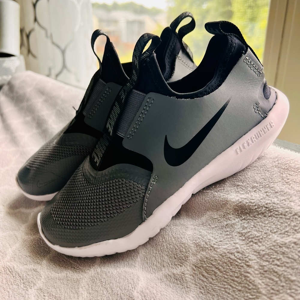 Kids Niki shoes, BRAND NEW SIZE 13.5